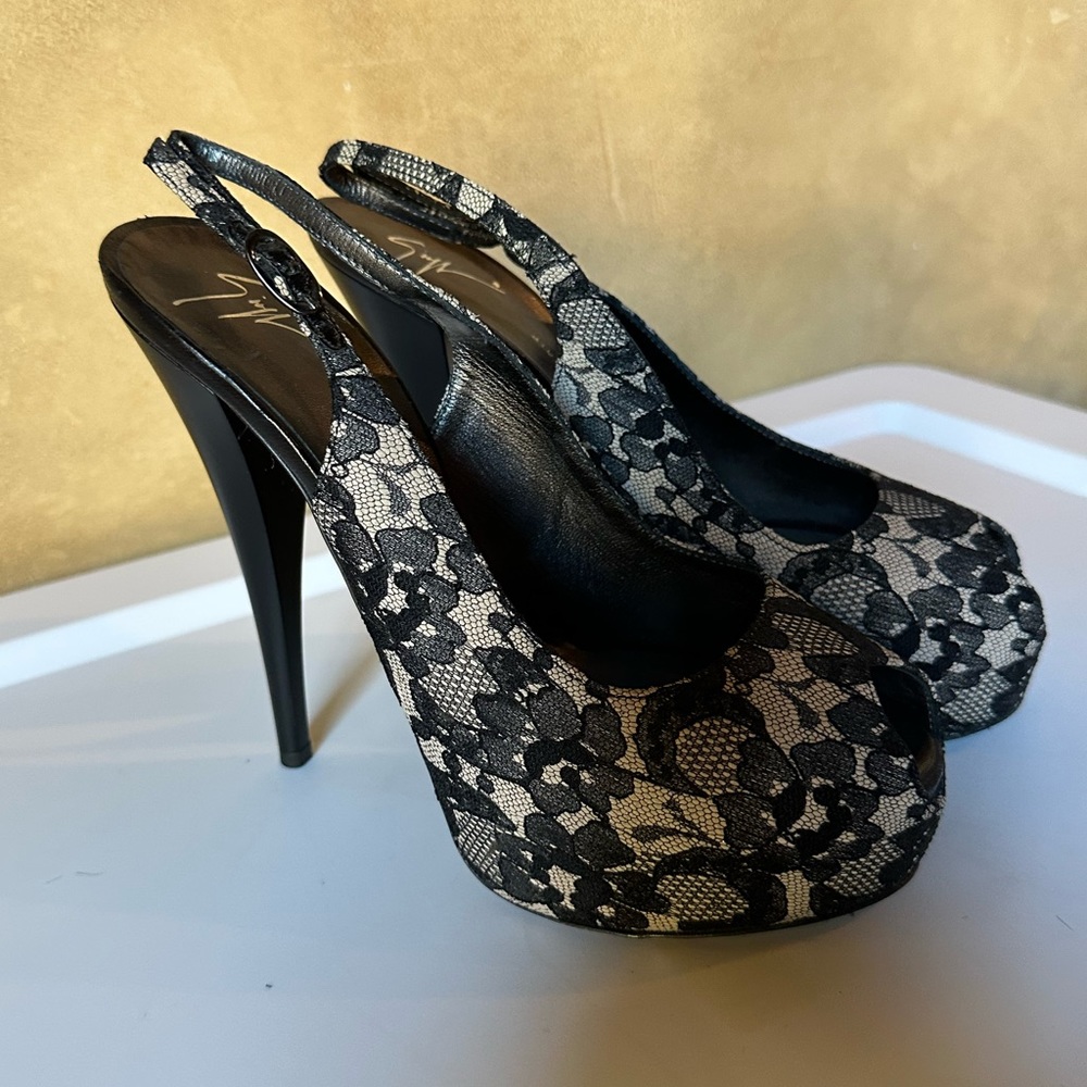 Beautiful Giuseppe Zanotti lace Stilettos